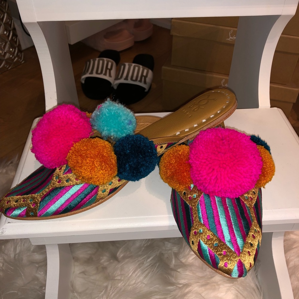 Mules - Picture 7 of 7